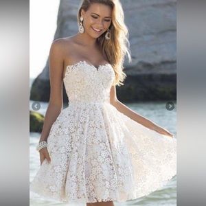 Never worn. Initially bought for bridal shower. Beautiful dress!